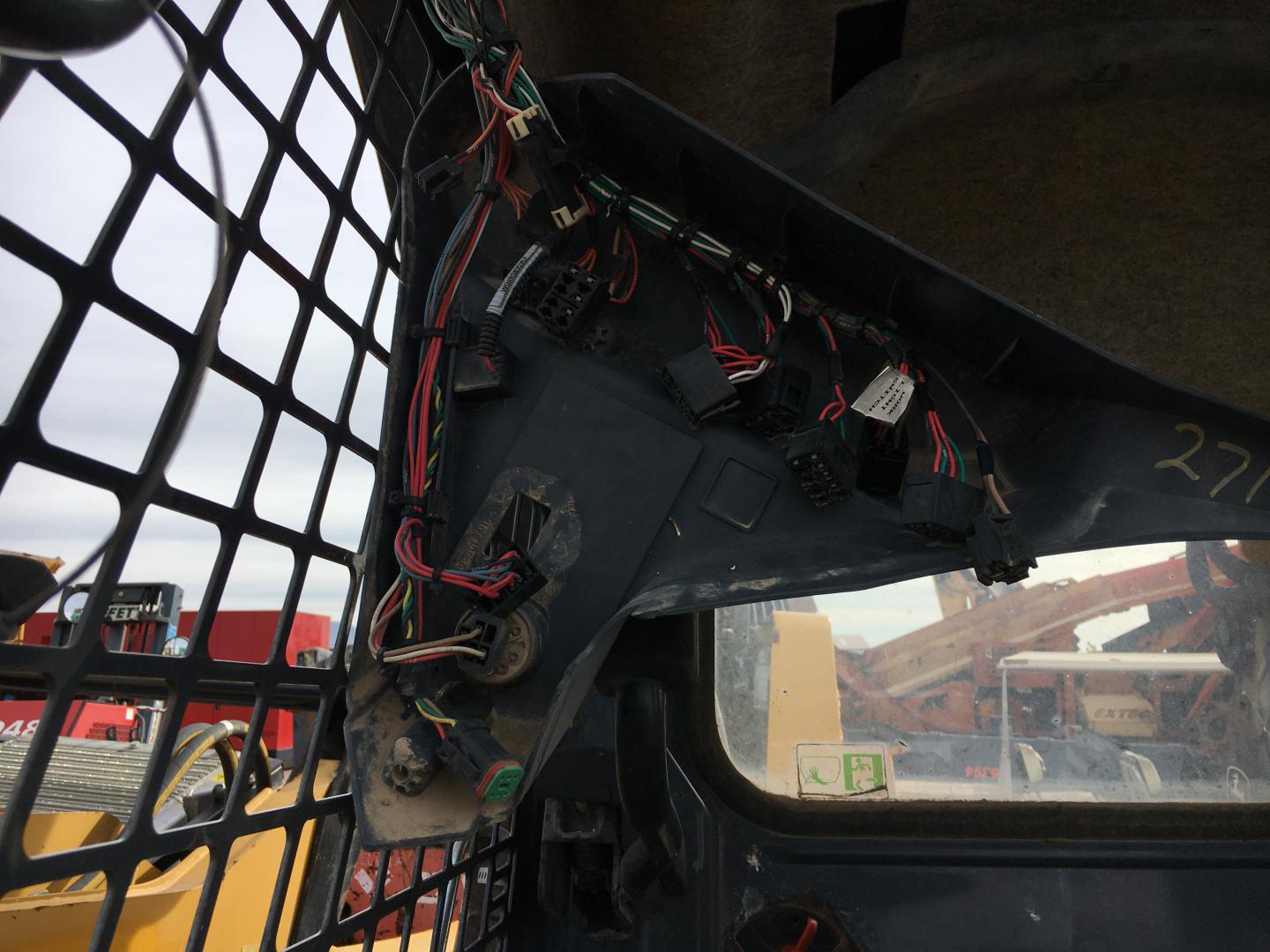 ./imagenes/INVOICE/2019/14662/MINICARGADOR JOHN DEERE 323E (23).JPG